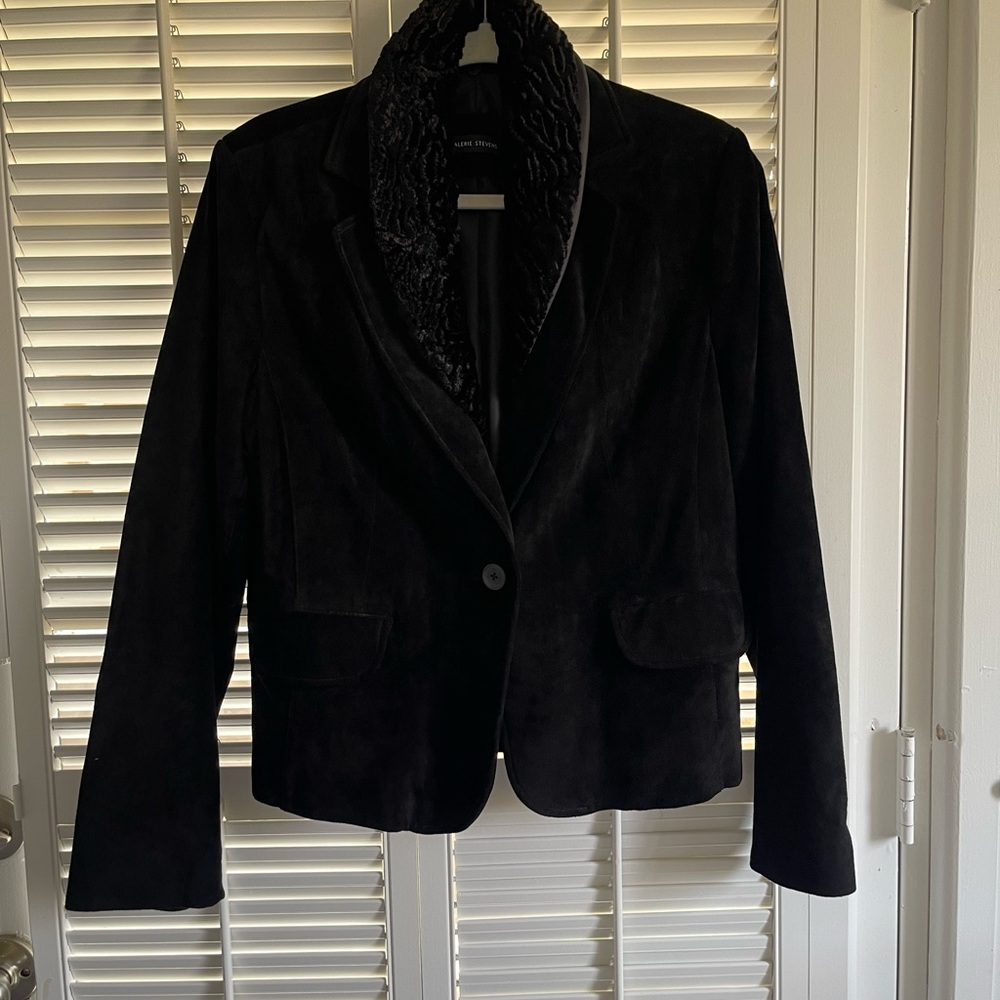 Valerie Stevens Black Suede Blazer with Removable Textured Collar